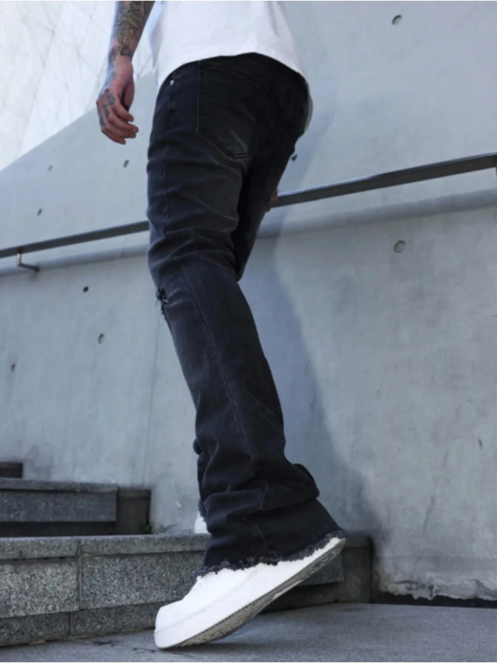 Men's American-style vintage ripped knee jeans, high-street straight-leg pants, slight flare jeans, suitable for all seasons
