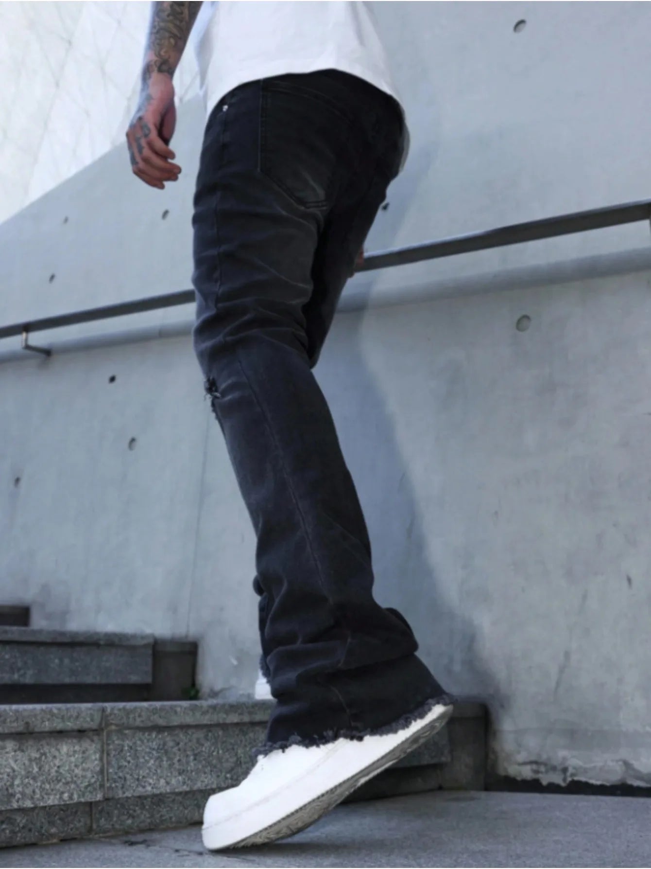 Men's American-style vintage ripped knee jeans, high-street straight-leg pants, slight flare jeans, suitable for all seasons